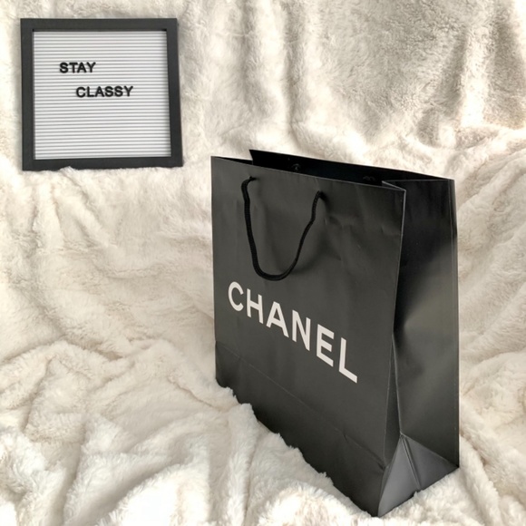 CHANEL Authentic Large Paper Gift bag - Picture 2 of 4